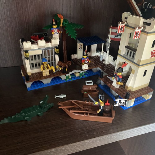 Lego 6242 Soldier’s Fort, complete set
