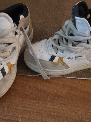 Pepe Jeans kids shoes size 33 like new, narrow fit