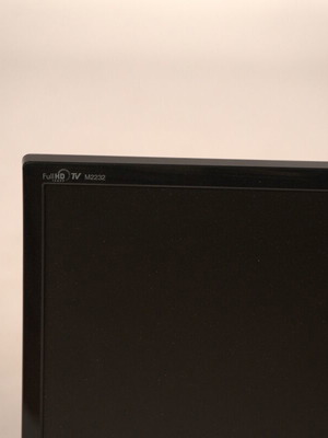 LG M2232 22" Full HD Monitor used with wall mount