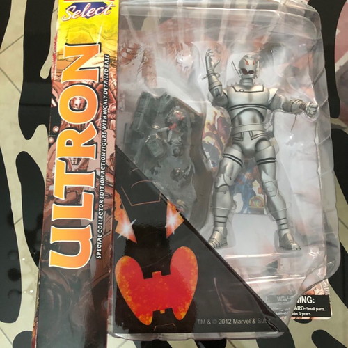 Ultron figure 7 inches Marvel Diamond Select new sealed with base