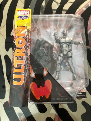 Ultron figure 7 inches Marvel Diamond Select new sealed with base