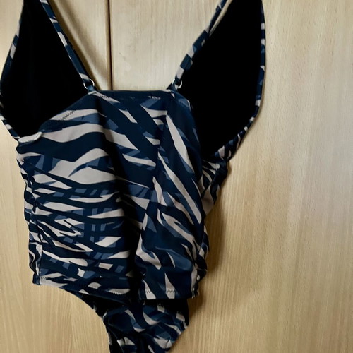 One-piece swimsuit like new, size M-L
