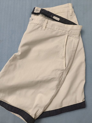 Pull & Bear Ανδρική Βερμούδα Μεταχειρισμένη Λευκή με Μπλε Λεπτομέρειες, Μέγεθος M