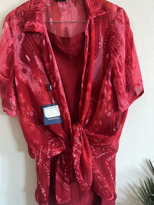 Red set shirt and midi skirt new, size Large