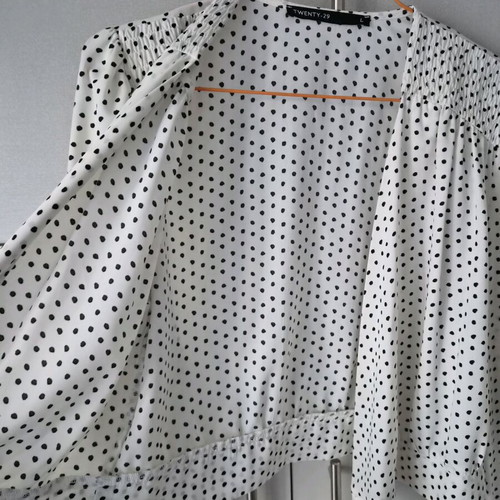 Twenty-29 wrap top polka dot size L like new