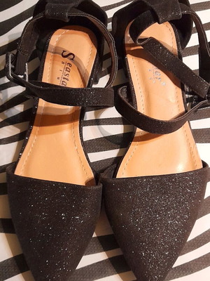 Χαμηλά παπούτσια νούμερο 38 με γκλίτερ καινούρια