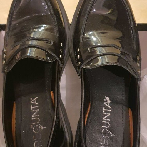 Patent leather moccasins Italian Pregunta size 37 like new, black