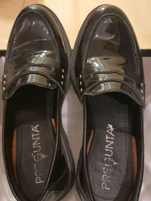 Patent leather moccasins Italian Pregunta size 37 like new, black