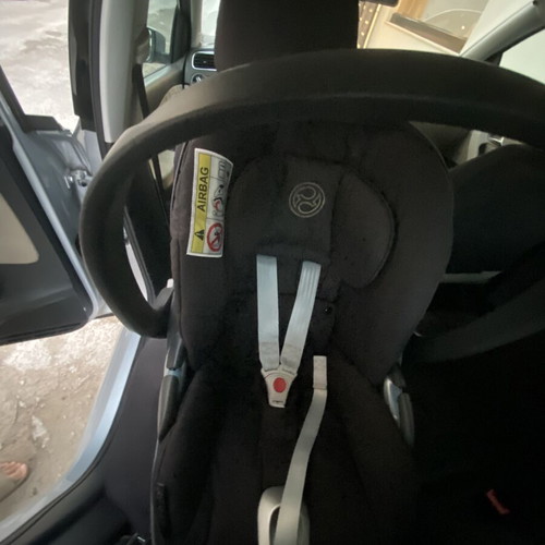 CYBEX Z i-Size baby car seat with ISOFIX base
