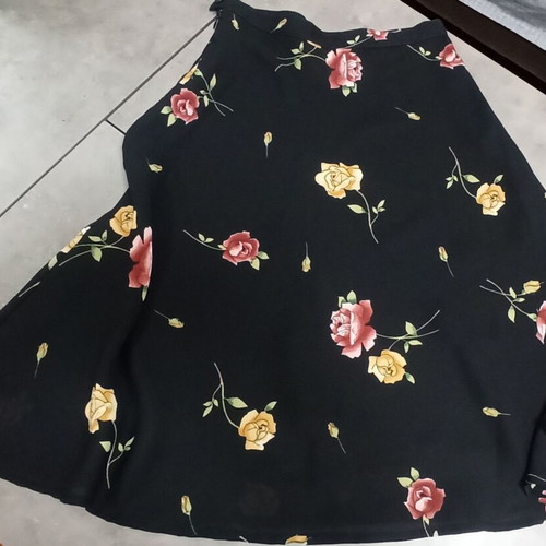 Zara skirt black with flowers like new, size XS