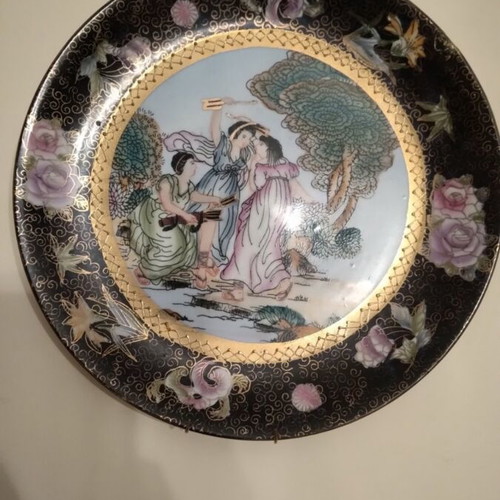 Decorative wall plates set, like new, pack of 4