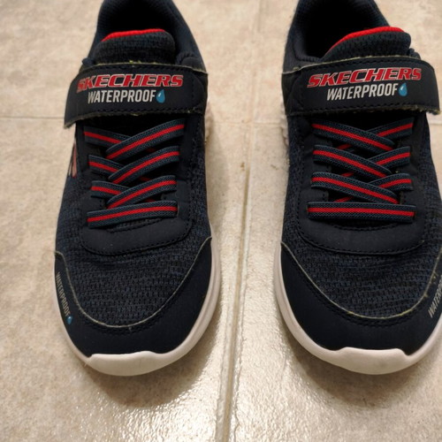 Skechers Kids Waterproof Athletic Shoes Size 35 Like New
