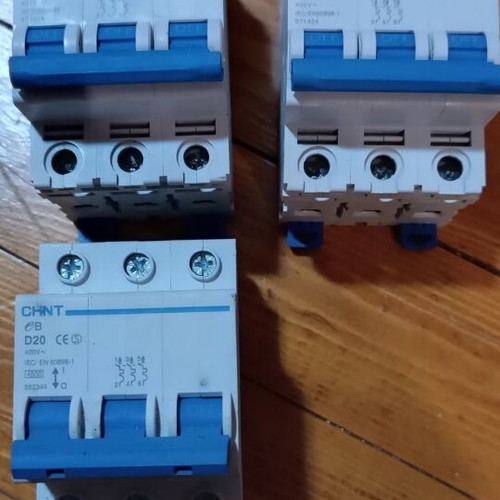 Set of 39 ABB-HAGER-CHINT fuses, residual current relay and indicator lights like new
