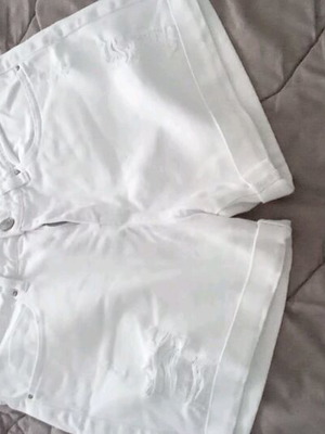 Pink Woman white denim shorts size 38 like new