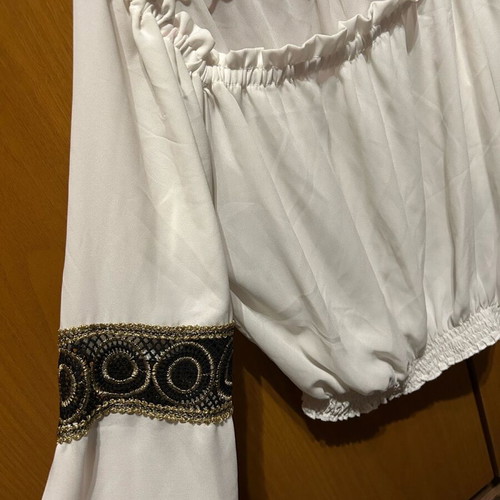 Blouse like new, size S, black and white
