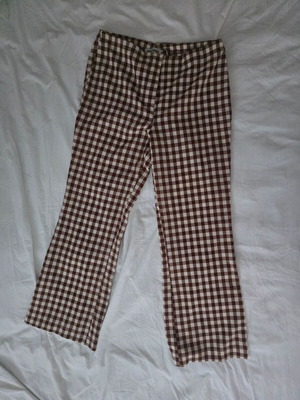 Milkwhite checked capri trousers like new, medium to large fit