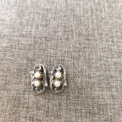Clip-on earrings like new