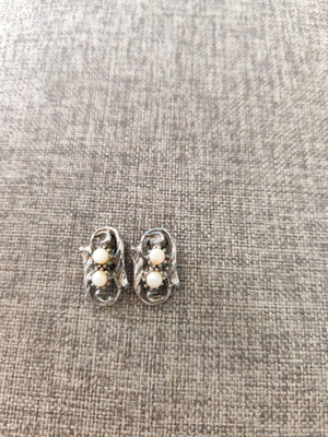 Clip-on earrings like new