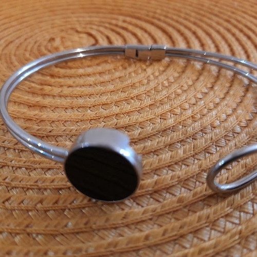 Skagen stainless steel bracelet like new, black and silver