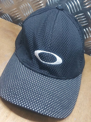 Oakley 90's hat like new, black, size L