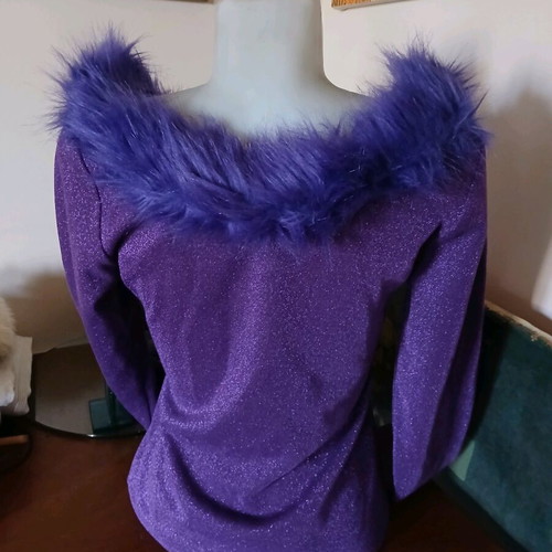 Uterque blouse with fur purple, like new, size S/M