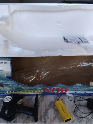 Newqida Atlantio 059 remote control sea boat used, box and accessories