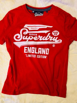 Superdry T-shirt size M like new, red