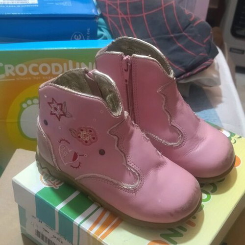 Crocodillino leather boots size 24 like new, pink with gold