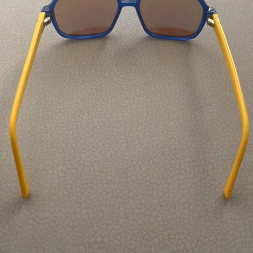 Guess Kids Sunglasses like new, blue and yellow