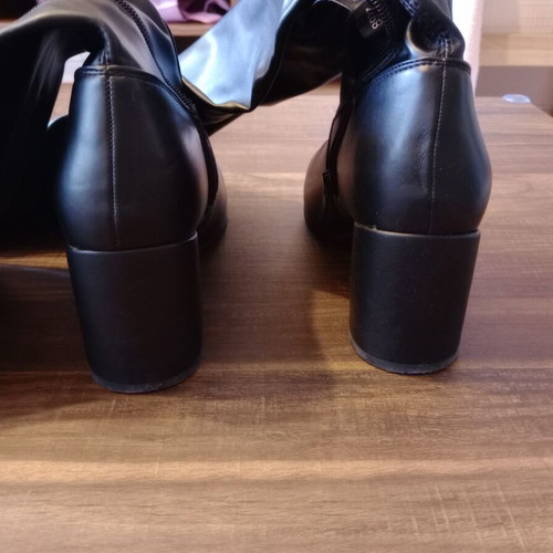 Tall boots size 40 like new, black with laces and zipper