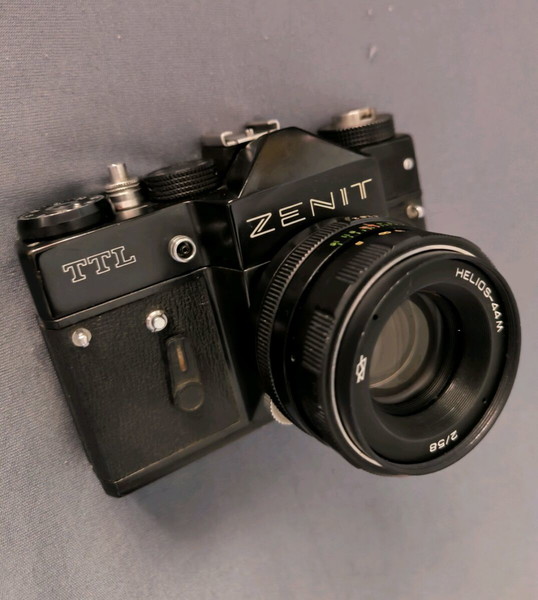 Zenit TTL με φακό Helios 44M