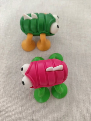 Kinder Surprise Bugs Ventouses like new, 2 pieces pink and green