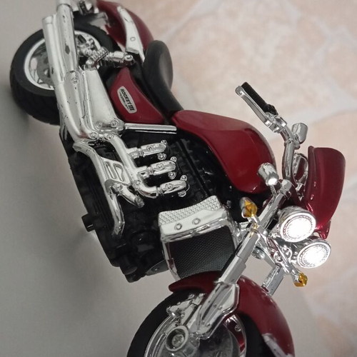 Triumph Rocket 3 Burago scale model 13 cm like new