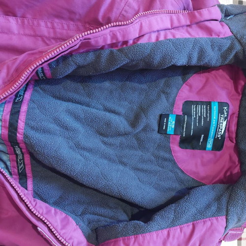 Trespass jacket for girl 6-7 years like new, windproof and insulated
