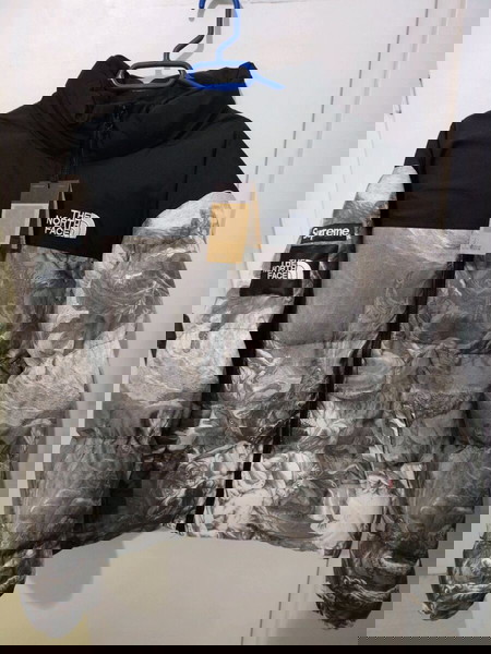 The north face x Supreme Puffer Jacket Wings Of Redemption