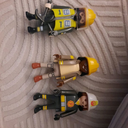 Playmobil firemen like new, 3 figures