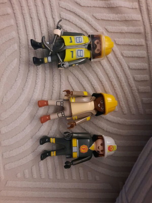 Playmobil firemen like new, 3 figures