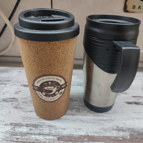 Set of 2 used cups, plastic and thermos, Jumbo brand