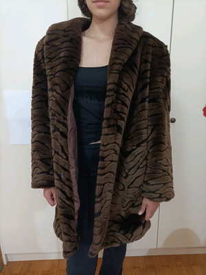 Fur coat like new, one size, brown-black