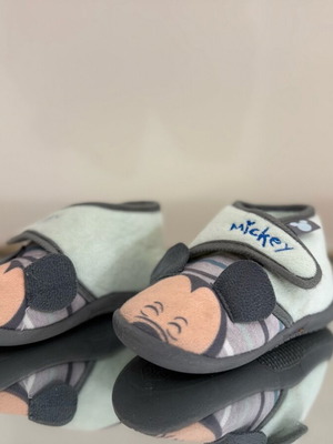 Cerda boys' slippers size 23 like new