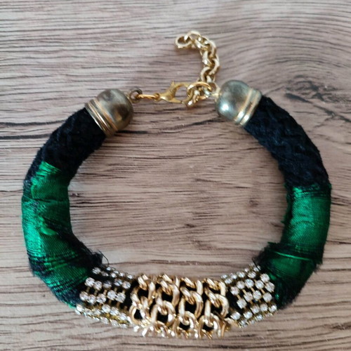Vintage necklace and bracelet set like new in black and emerald