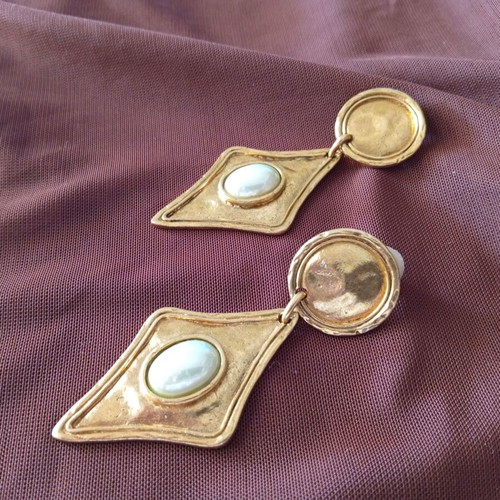 Gold-plated earrings with clips and pearls like new, beige and yellow