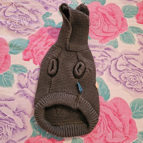 Pet Circle knitted dog sweater with hood and star like new