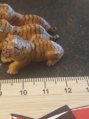 Papo Tiger Figurines set of three like new (2011)