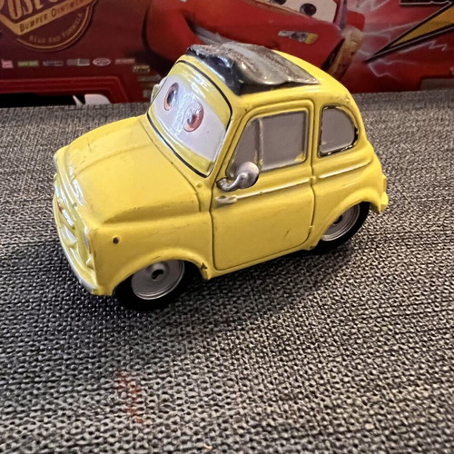 Disney Pixar Cars Luigi Deluxe 2016 Mattel 10 cm like new