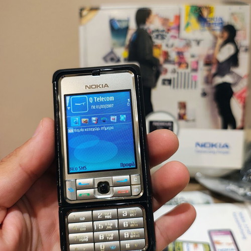 Nokia 3250 phone with box