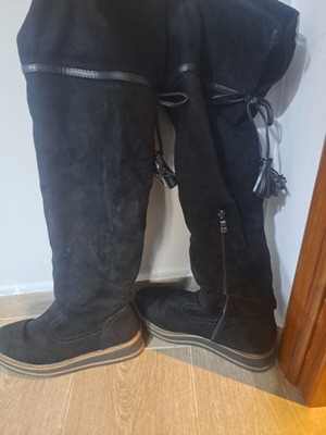 Women's boots size 38 black like new