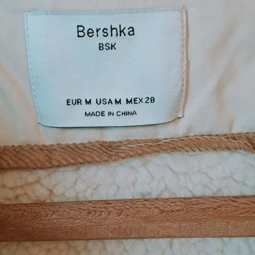 Bershka jacket used, beige long with removable lining and fur hood