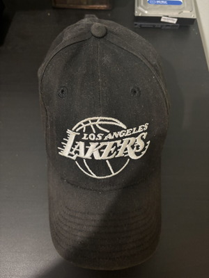 New Era Lakers cap like new, authentic