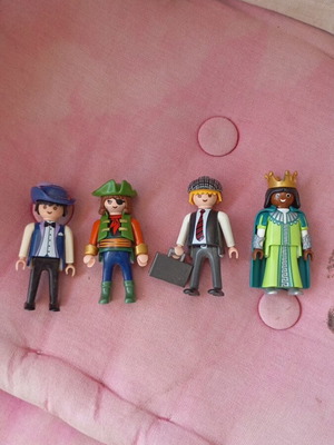 Playmobil figures like new, pack of 4